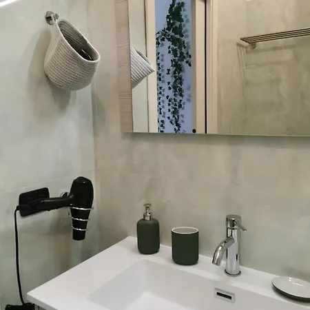 Comfort And Terrace Nel Cuore Di דירה