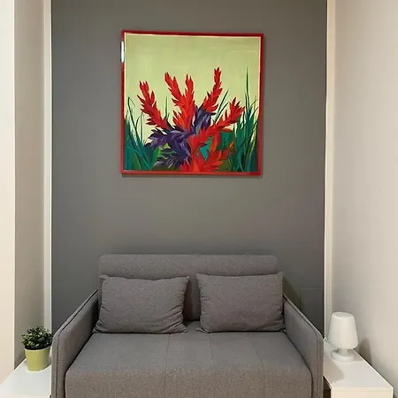 Comfort And Terrace Nel Cuore Di דירה *