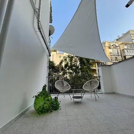 דירה Comfort And Terrace Nel Cuore Di